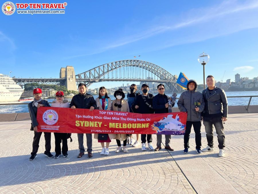 Đoàn khách nhà Top Ten Travel tham quan khám phá nước Úc